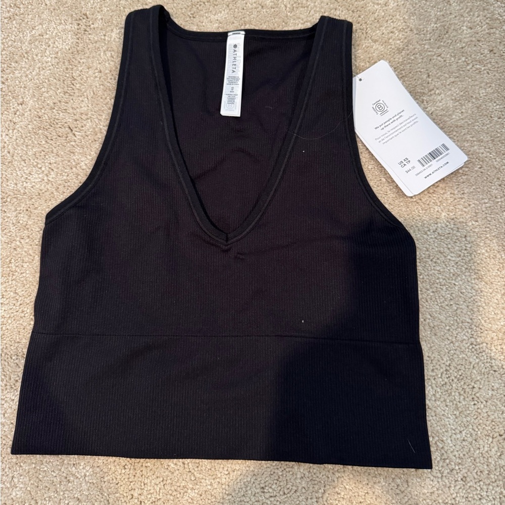 NEVER BEEN WORN. NEW WITH TAGS 
ATHLETA AURORA CROP RIB TANK
Size XS